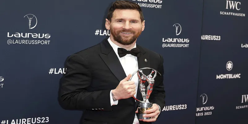 Messi nhận được giải thưởng bản hợp đồng của năm